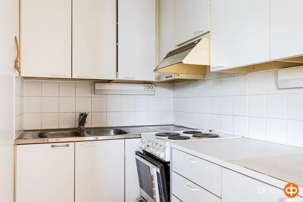 Cuisine - Apartment with Balcony in Quiet District