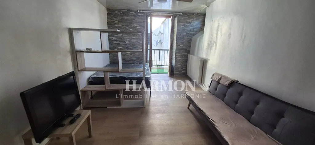 Séjour - Studio Meublé Rénové à Neuf avec Balcon à Pau