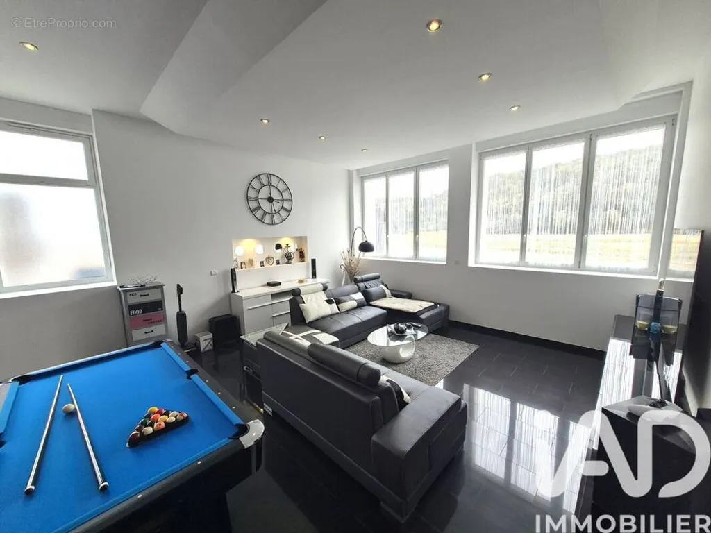 Elutuba - Loft with High Ceilings and Garage in Herserange
