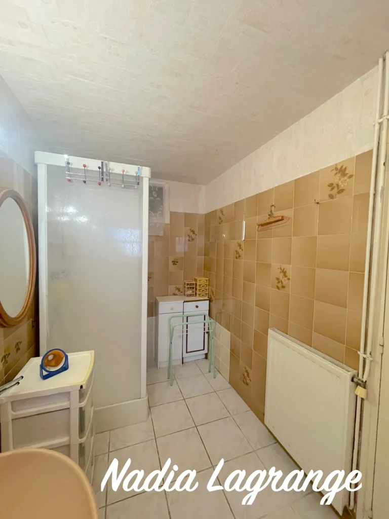 Salles de bain - Maison en Pierre avec Grange et Hangar au Calme