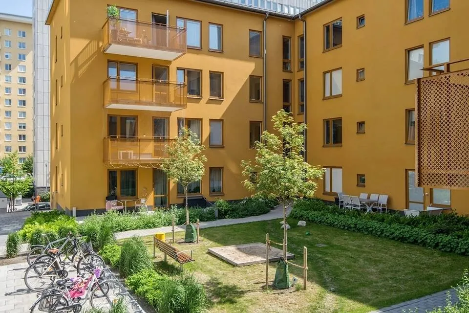 Aed - Modern 1-Bedroom Flat with West View in Vällingby