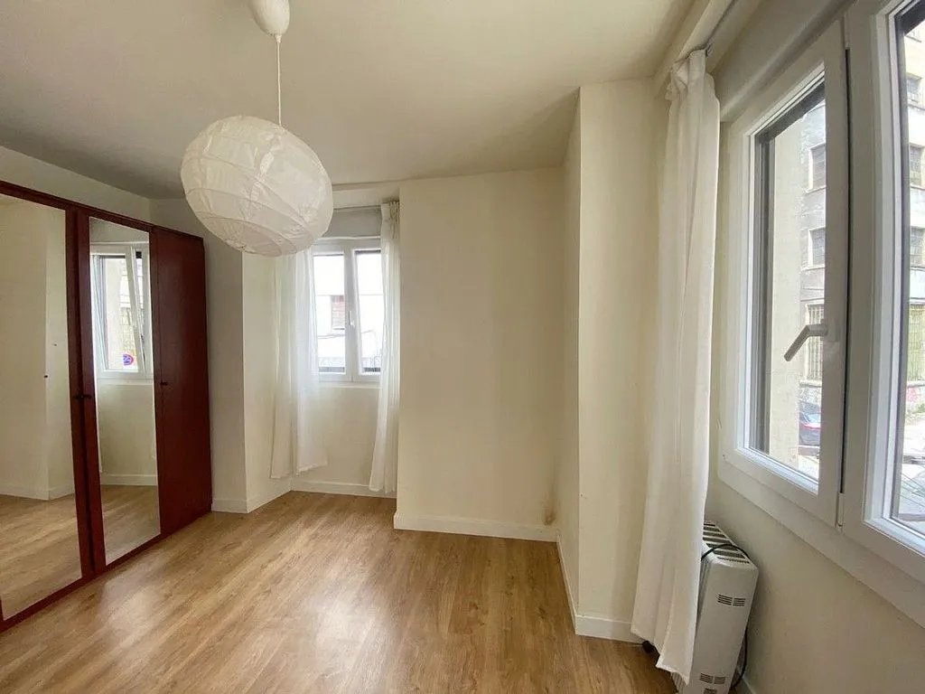 Stanze - Reformed Flat with Large Windows in Urkizu