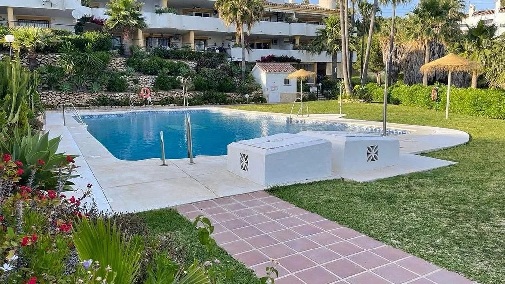 Bassein - Ground Floor Apartment with Pool in Golf Area