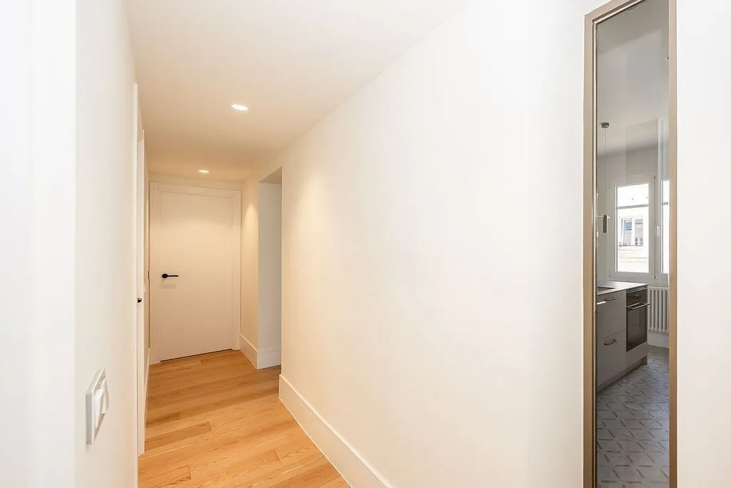 Entrée - Modernised Apartment with Balcony in Ríos Rosas