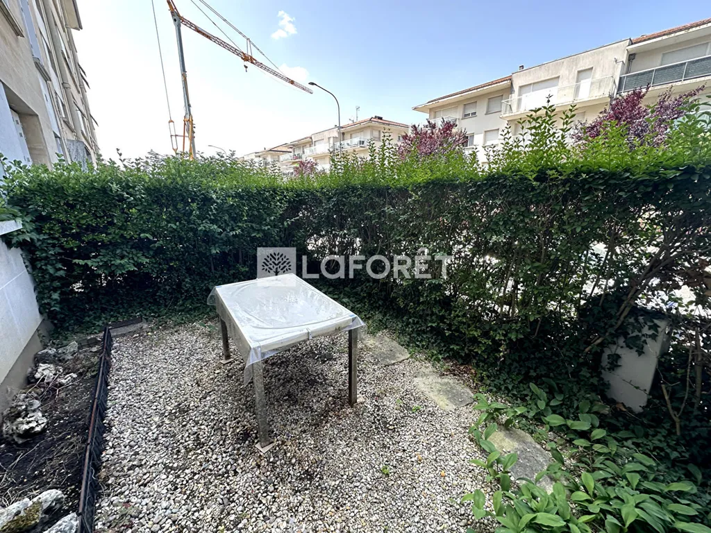 Jardin - Appartement avec Terrasse et Balcon à Saint Dizier