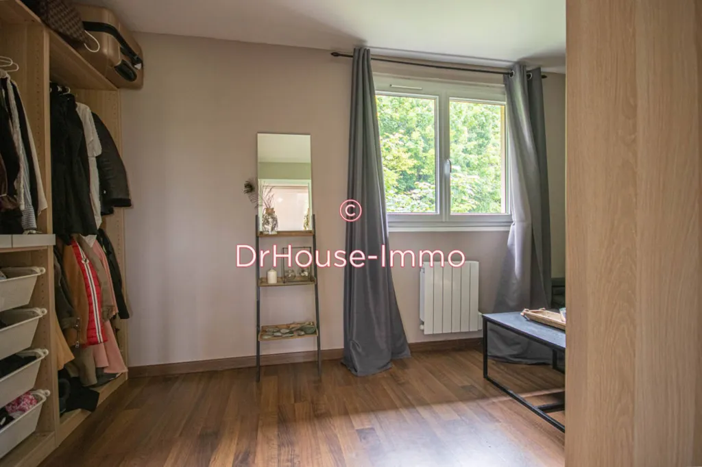 Toad - 3-Piece Flat with Balcony in Ivry-La-Bataille