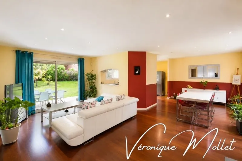 Séjour - Maison Contemporaine de Plain-Pied avec Jardin à Proximité