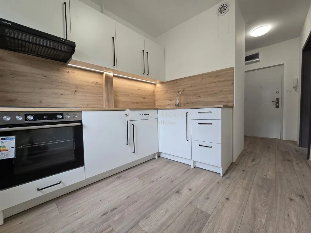 Cucina - Modernised Apartment with Balcony in Kertváros, Pécs