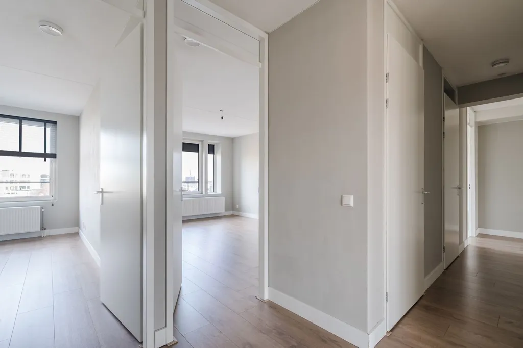Esik - 4-Bedroom Apartment with Modern Kitchen in Utrecht