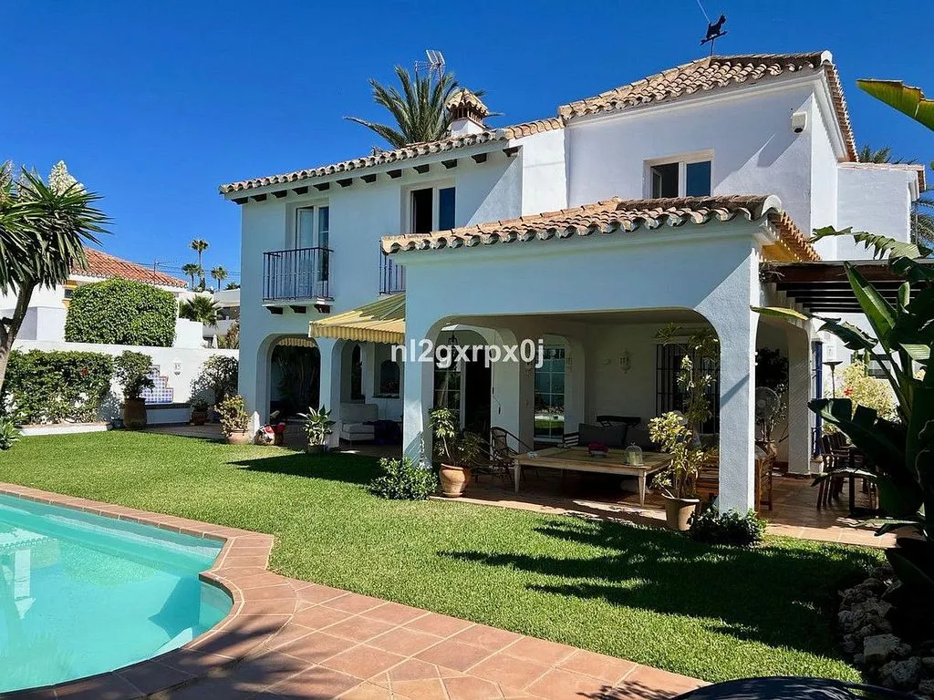 Piscina - Andalusian Villa with Pool in Marbella