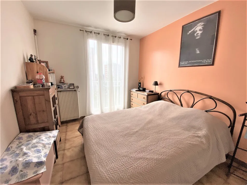 Chambres - Appartement Traversant avec Vue Dégagée à Colombes