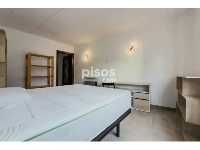 Chambres - Furnished Apartment with Balcony in Sants-Badal