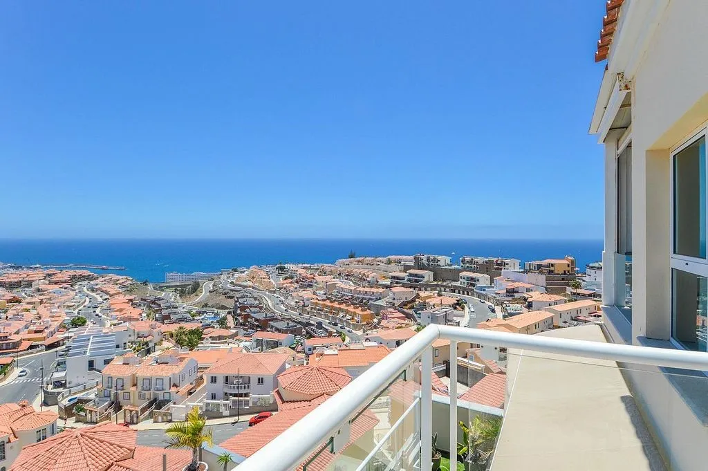 Penthouse with Sea View in Loma Dos