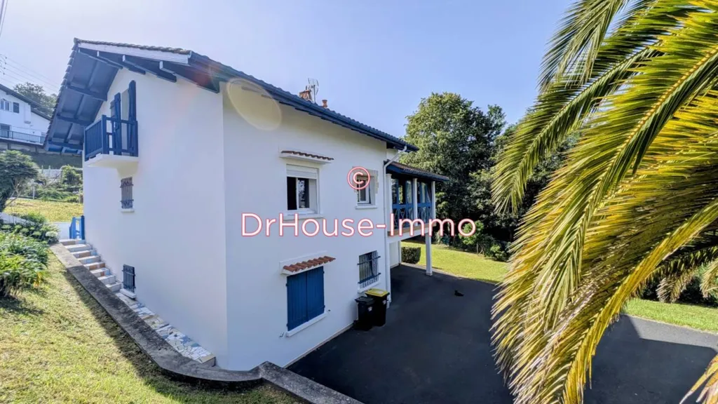 Esterno - Basque-Style House with Garden View in Hendaye