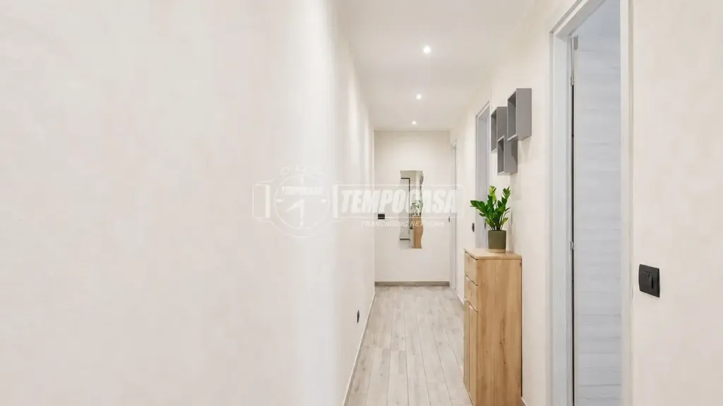 Entrée - Modernised Three-Bedroom Apartment in Muggiò