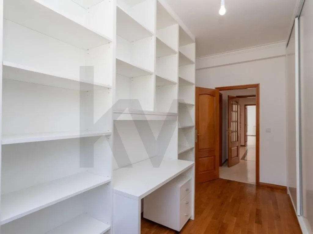 Bureau - Luxury Flat with Sea View in Paço de Arcos