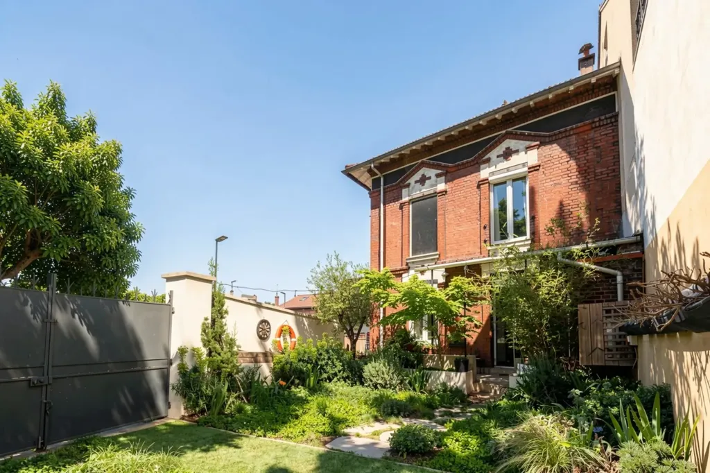 Aed - 19th-Century Villa with Paris View in Suresnes