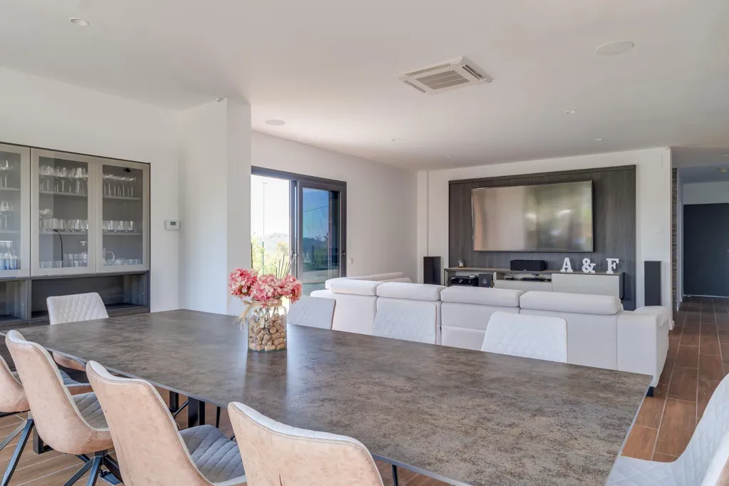 Söögituba - Luxury Villa with Spa in Olesa de Bonesvalls