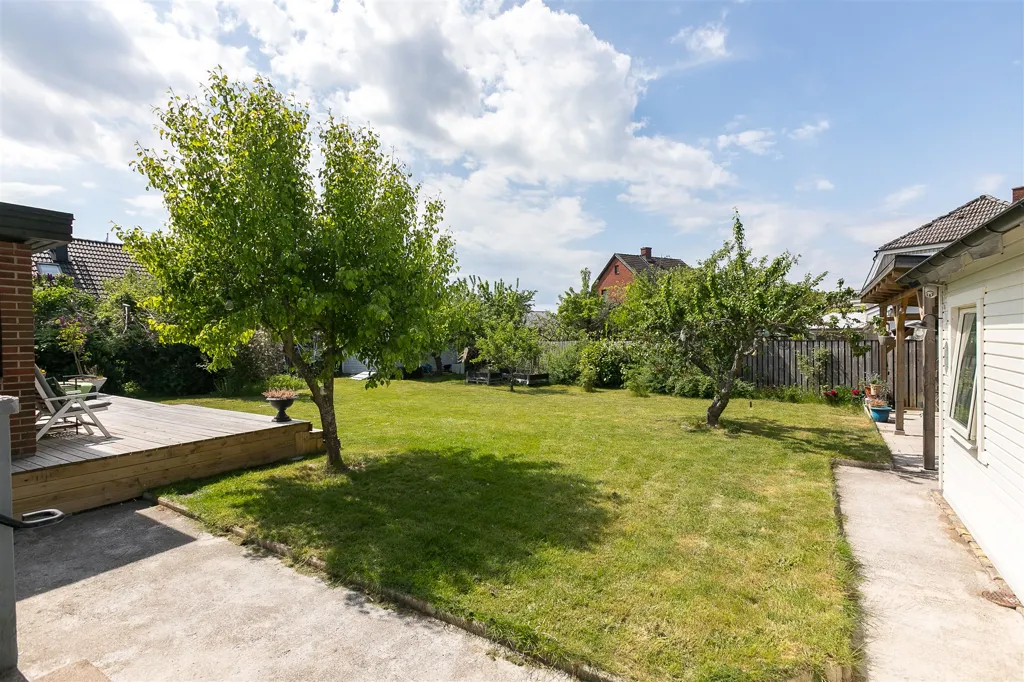 Garden - Modernised Villa with Guesthouse in Malmö