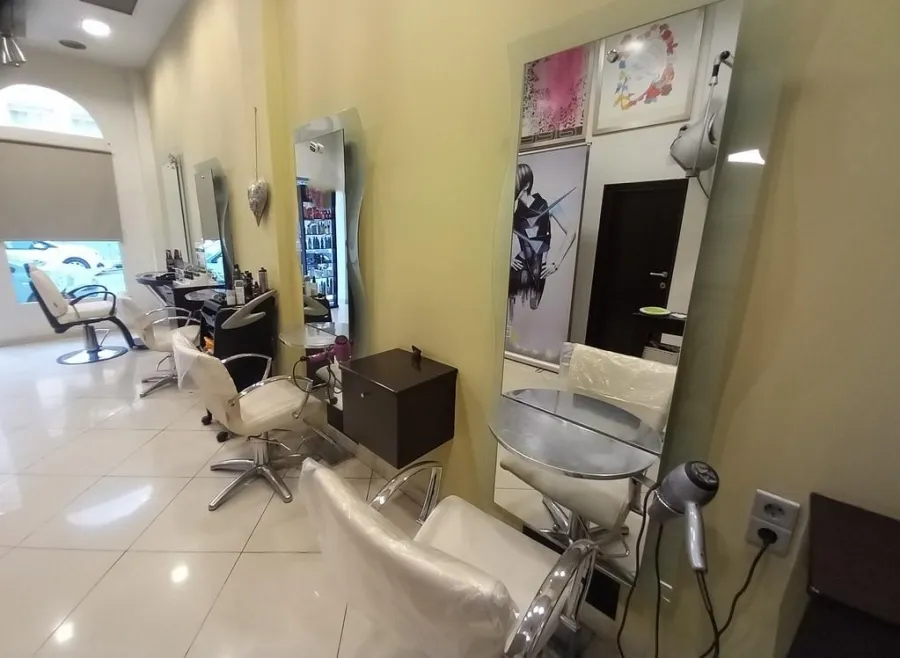Toad - Retail Unit with Workspace in Serres Centre