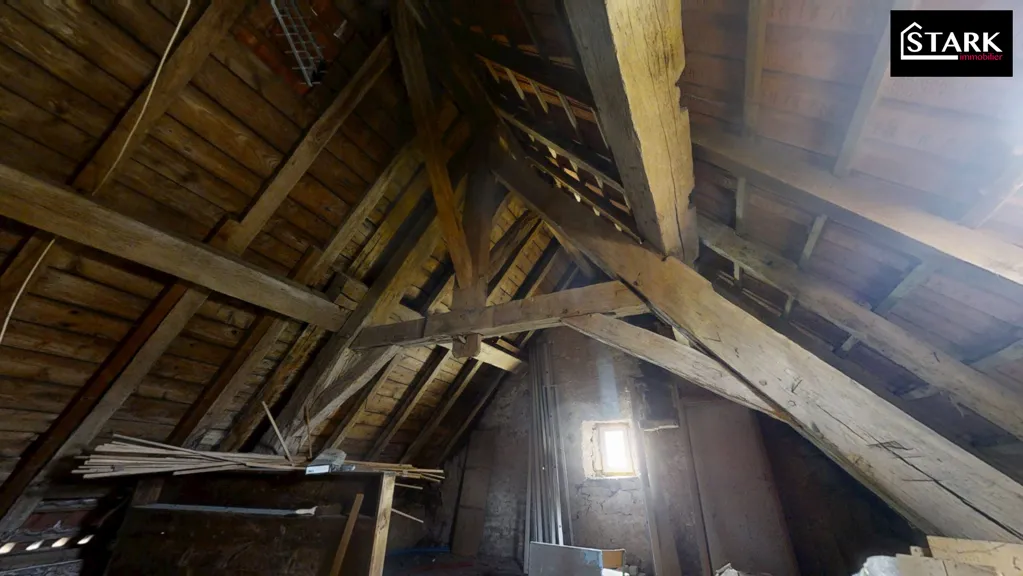 Pièces - Maison Chargée d'Histoire avec Terrasse à Lomont