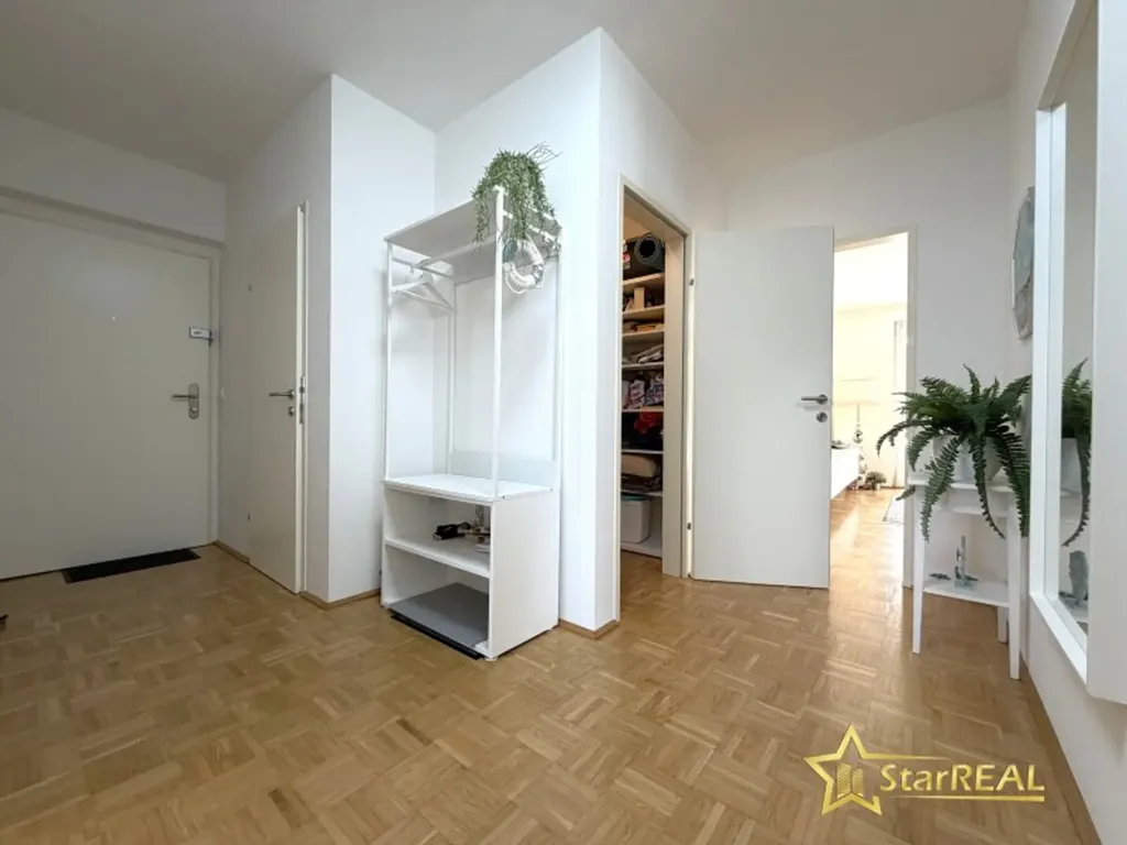 Entrée - Möblierte 3-Bedroom Apartment with Balcony in Velden Centre