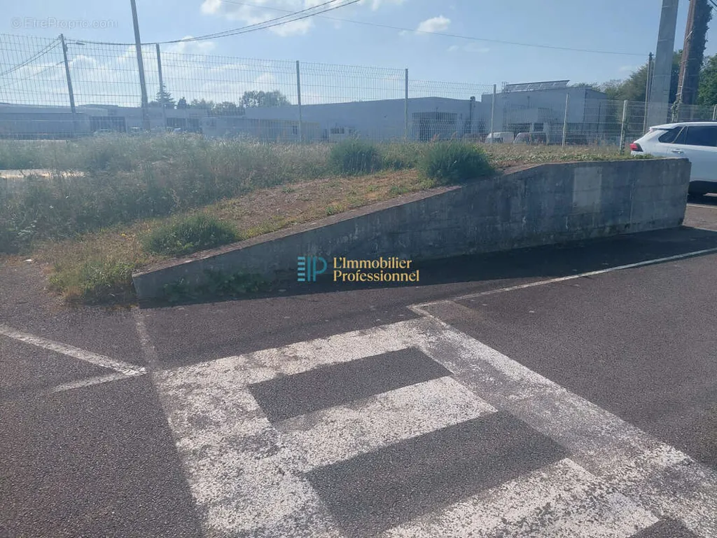 Aed - Warehouse with 1200 m² Leased Space in Concarneau
