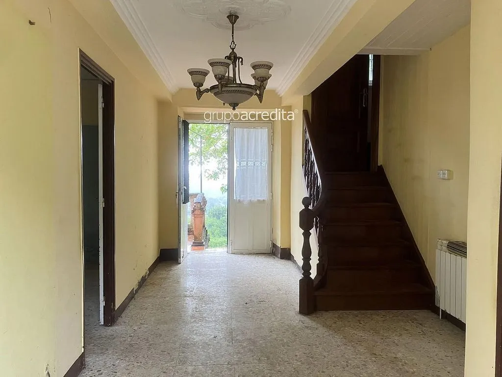 Entrée - Detached House with Balcony in Abegondo