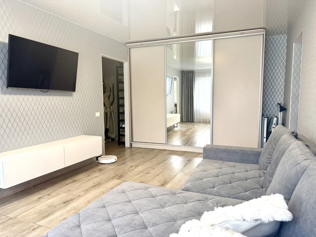 Soggiorno - Modernised 2-Bedroom Flat with Garden Access