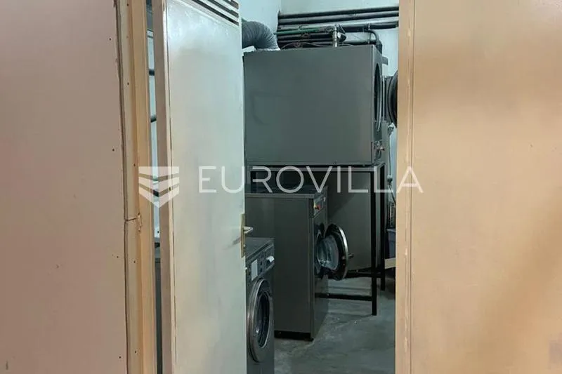 Buanderie - Hotel with Pool in Žnjan, Split