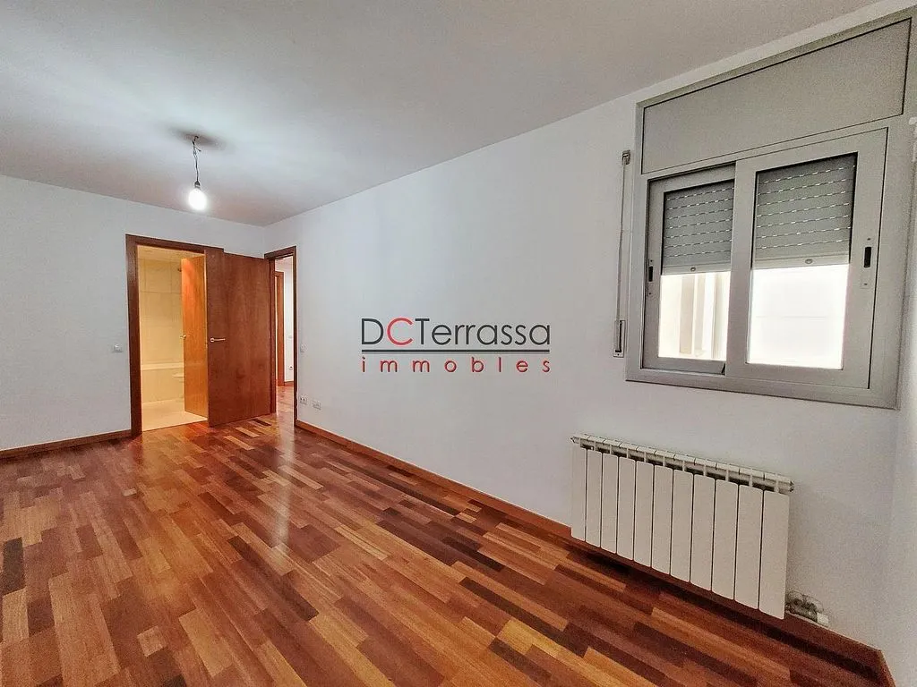 Rooms - Apartment with Balcony in Vallparadís, Terrassa