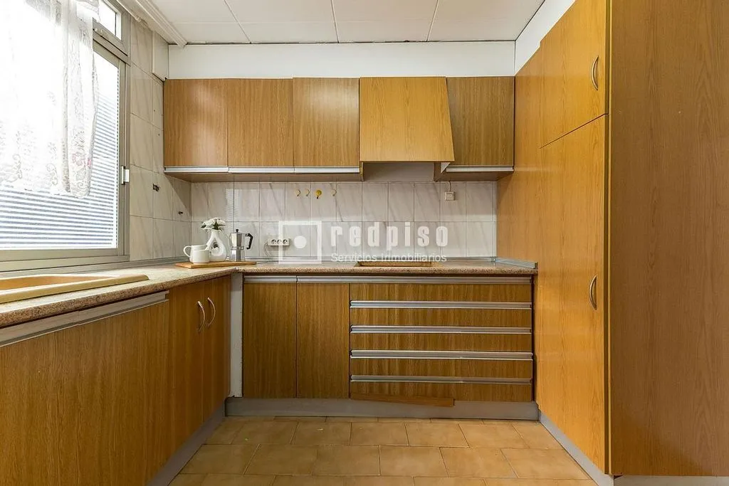 Cuisine - 3-Bed Apartment with Balcony in El Grau