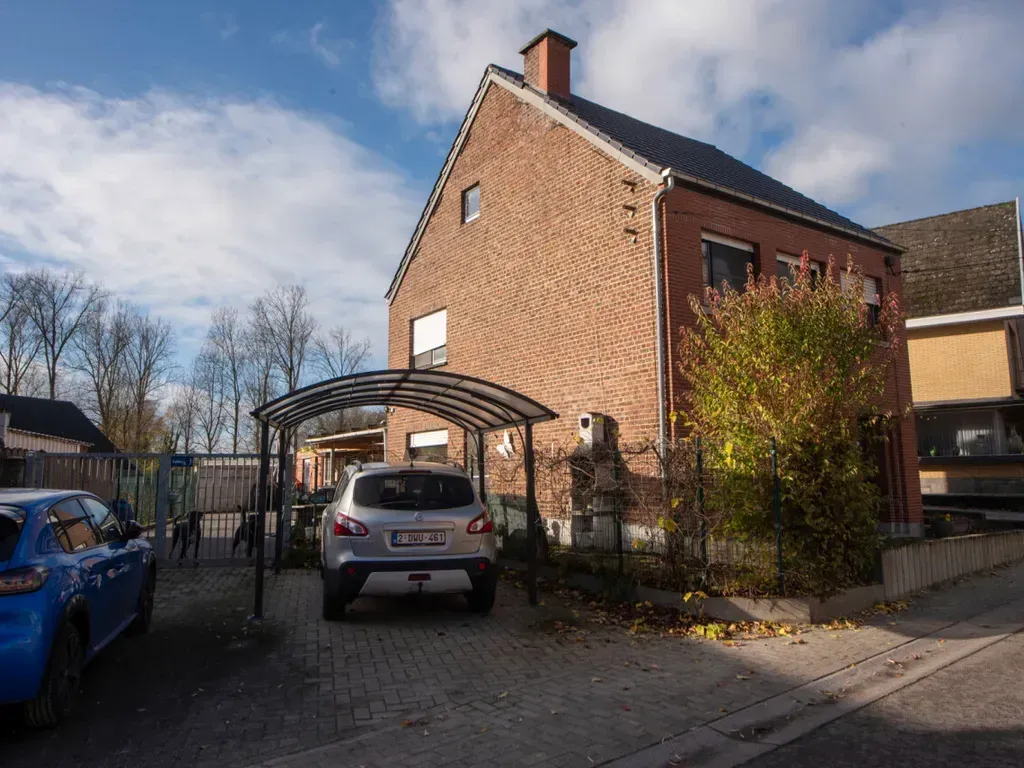 Extérieur - Maison Indépendante avec Garage et Jardin à Haaltert