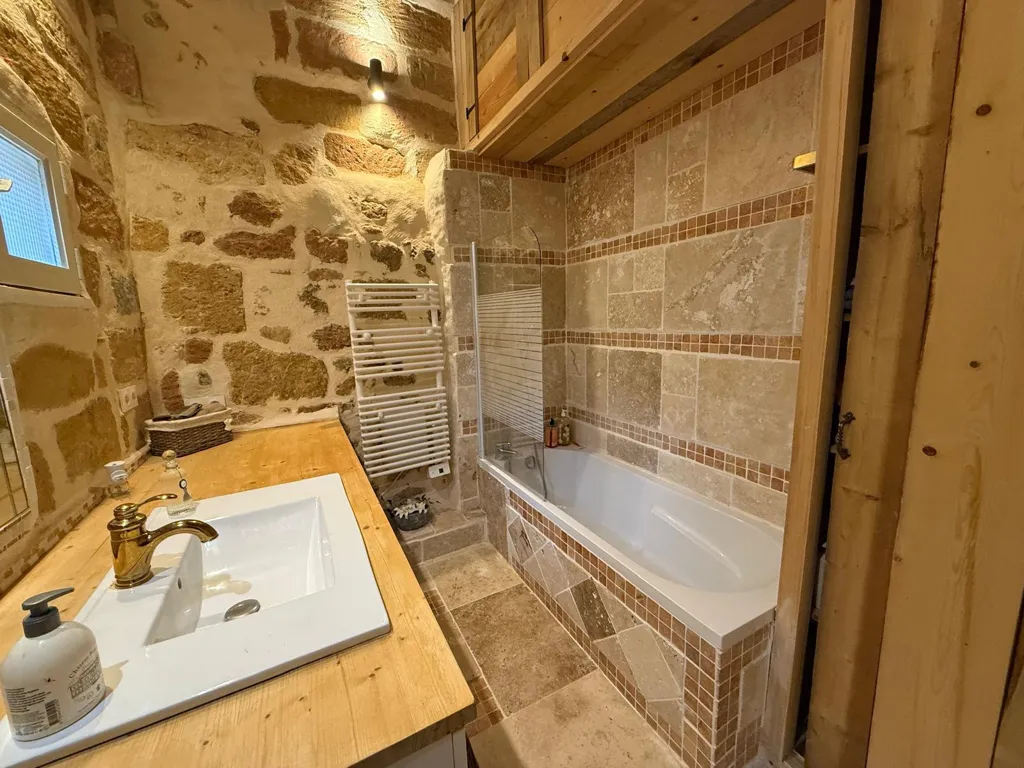 Salles de bain - Maison de Caractère avec Charme Authentique