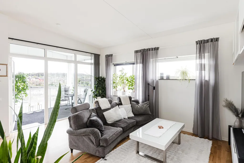 Elutuba - Modern Flat with Two Balconies in Södra Strandvägen