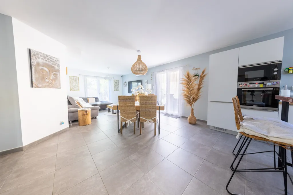 Salle à manger - Villa Contemporaine avec Piscine à Restinclières