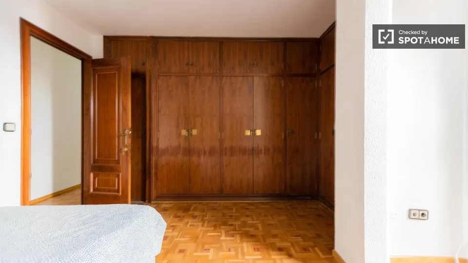 Magamistoad - Shared Room with Amenities in La Roqueta, Valencia