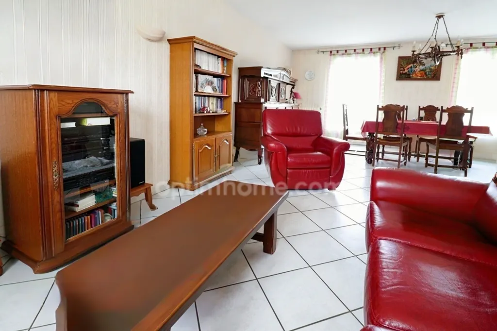 Séjour - Maison 4 Chambres avec Sous-Sol Aménagé à Magnac Laval