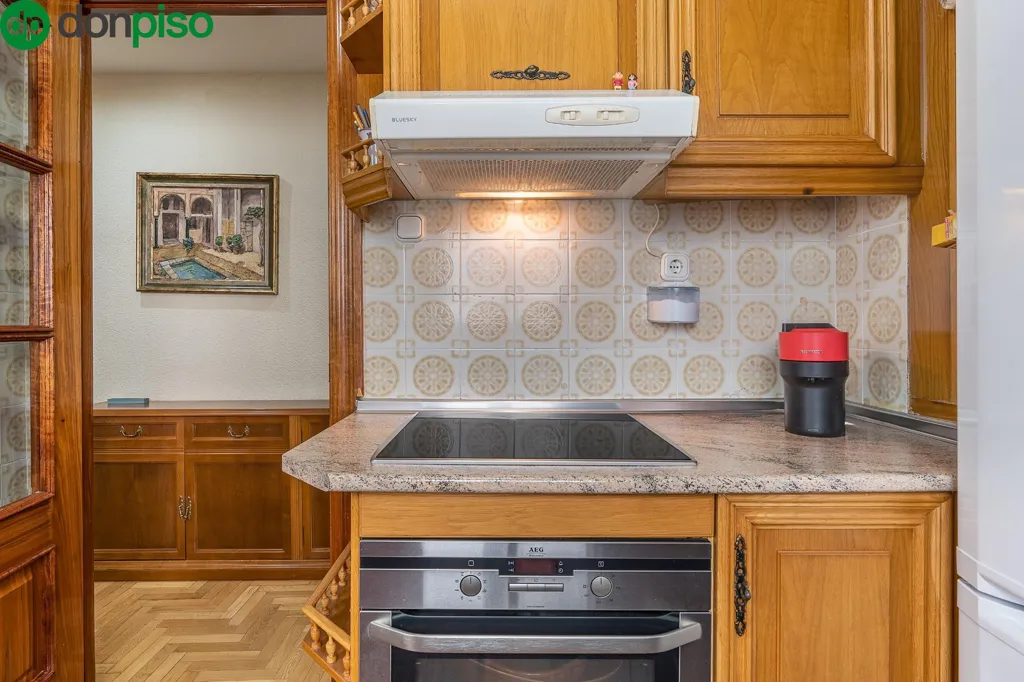 Cuisine - 3-Bed Apartment with Balcony in Pajaritos, Granada