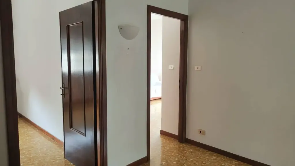 Esik - Restored Apartment with Balcony in Genoa