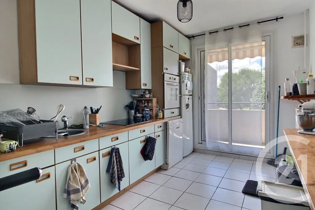Cuisine - Appartement F4 avec Balcon à Montluel