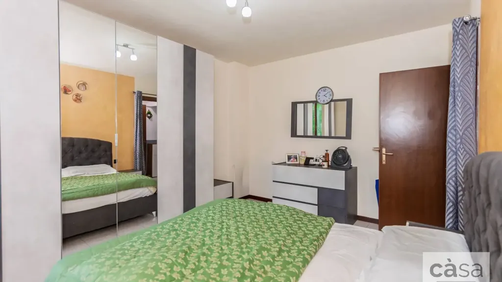 Chambres - Semi-detached Apartment with Balcony in Malnate