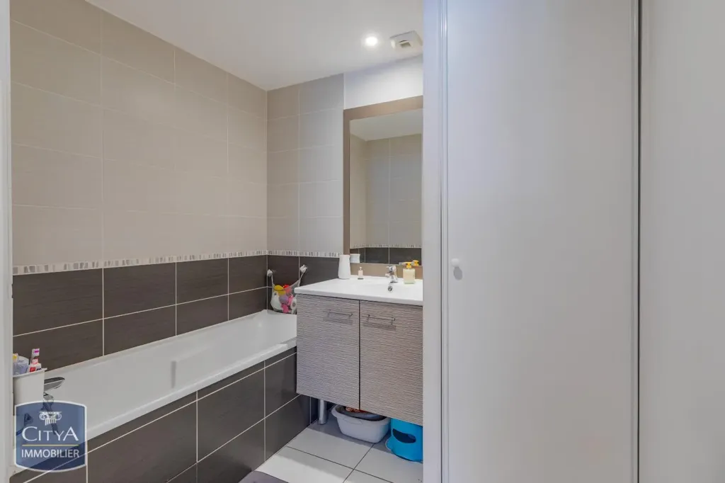 Salles de bain - Appartement 3 Pièces avec Terrasse dans le 8e Arrondissement de Lyon