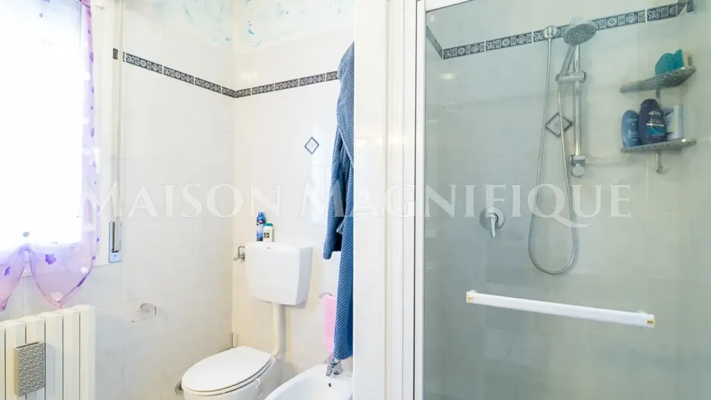 Salles de bain - Newly Built Villa with Garden in Lagosanto