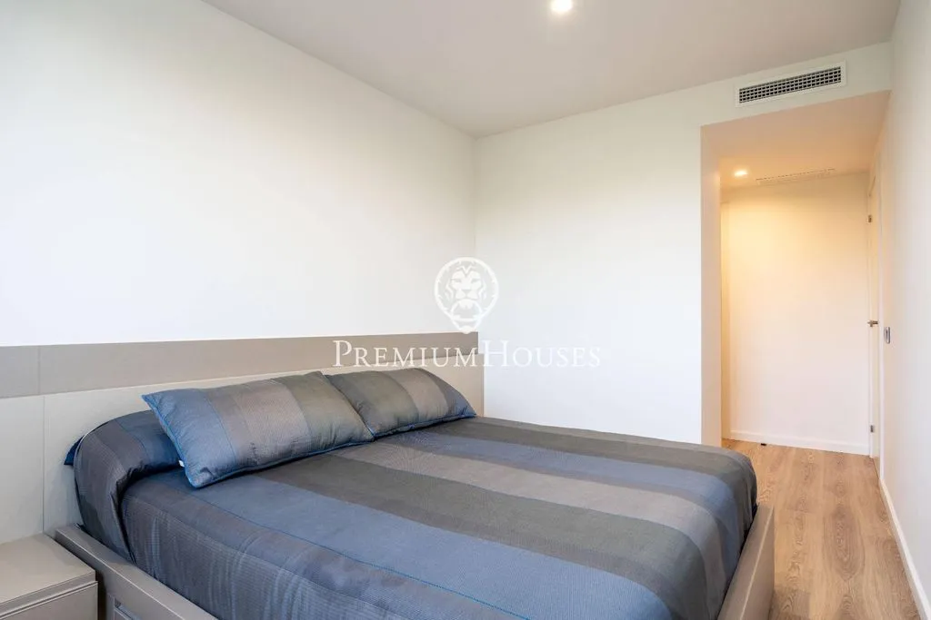 Magamistoad - Corner Flat with Pool in Sitges