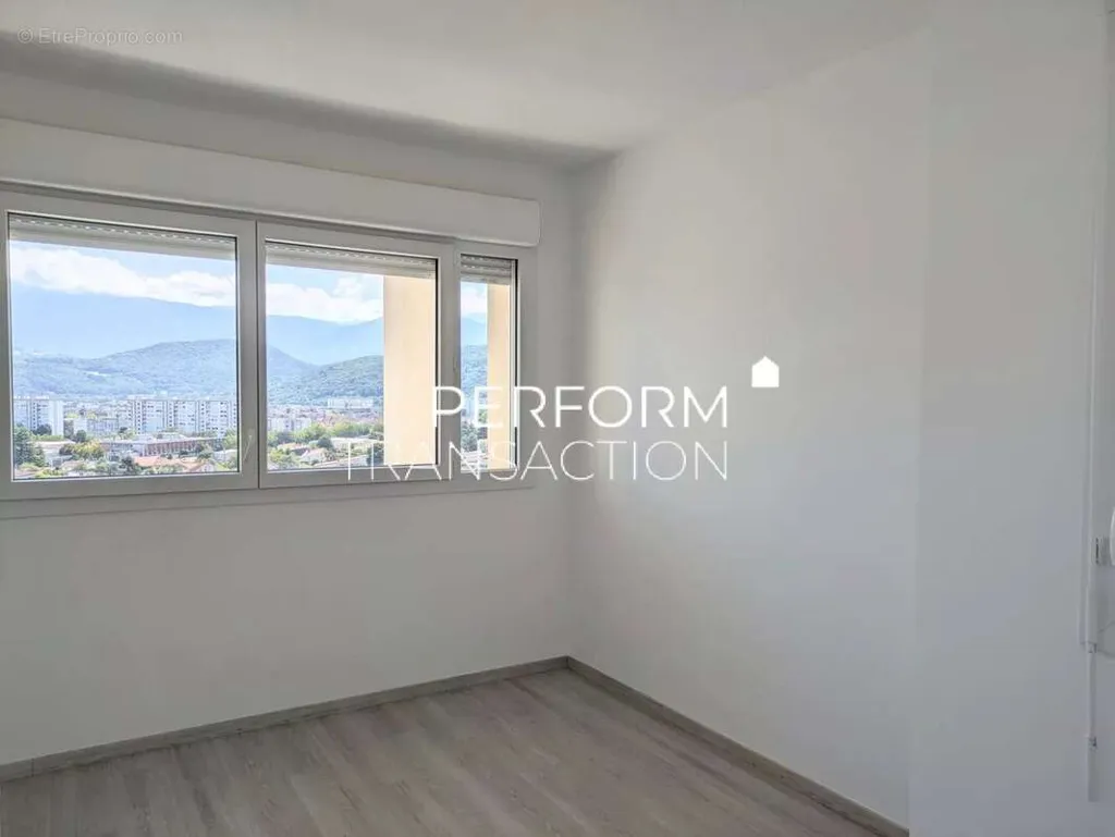 Duplex with South-East Balcony in Echirolles