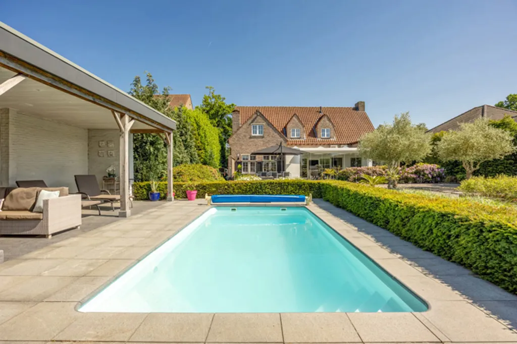 Piscina - Villa with Swimming Pool in Poppel