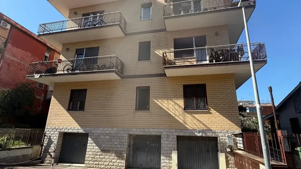 Extérieur - Three-Bedroom Apartment with Balcony in Rome