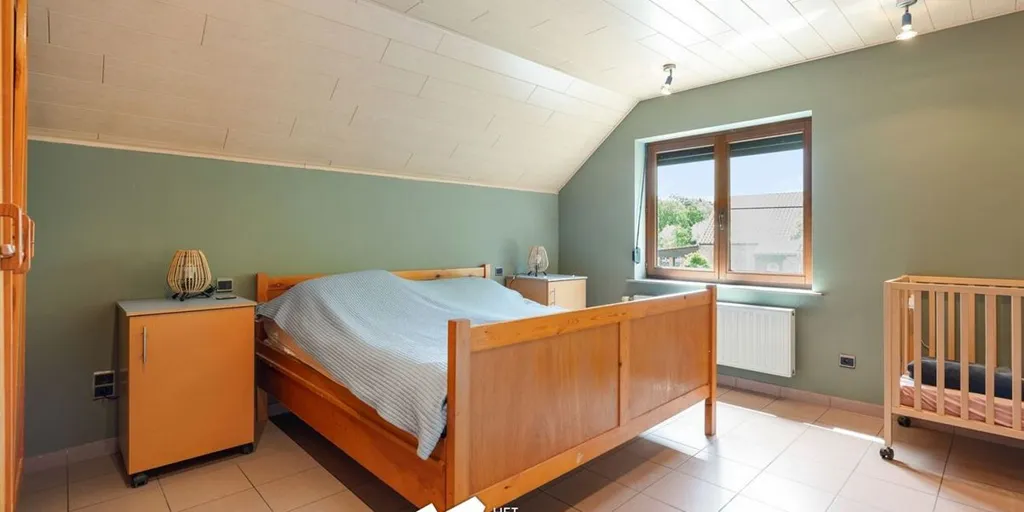 Chambres - Maison avec Atelier sur Terrain de 1372m² à Balen