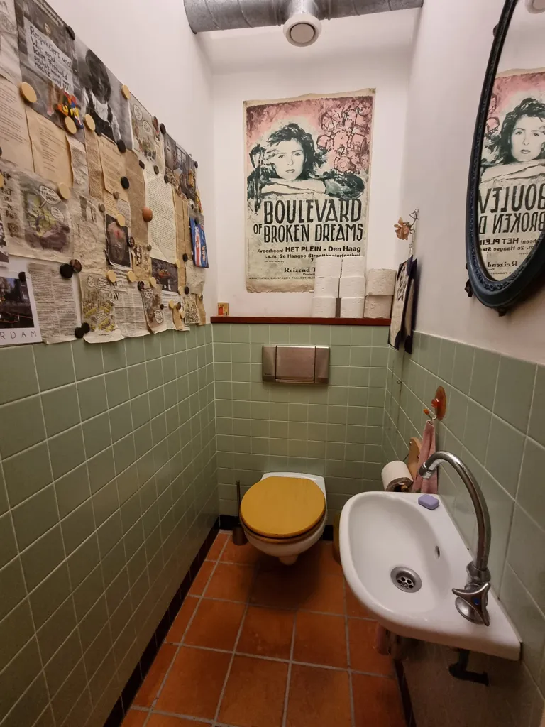 Salles de bain - Ground Floor Apartment with Canal View in Amsterdam